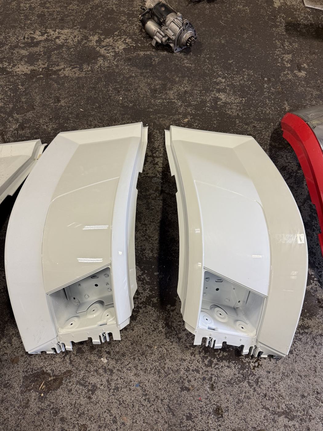 Volvo VNL White Headlight Pair #1
