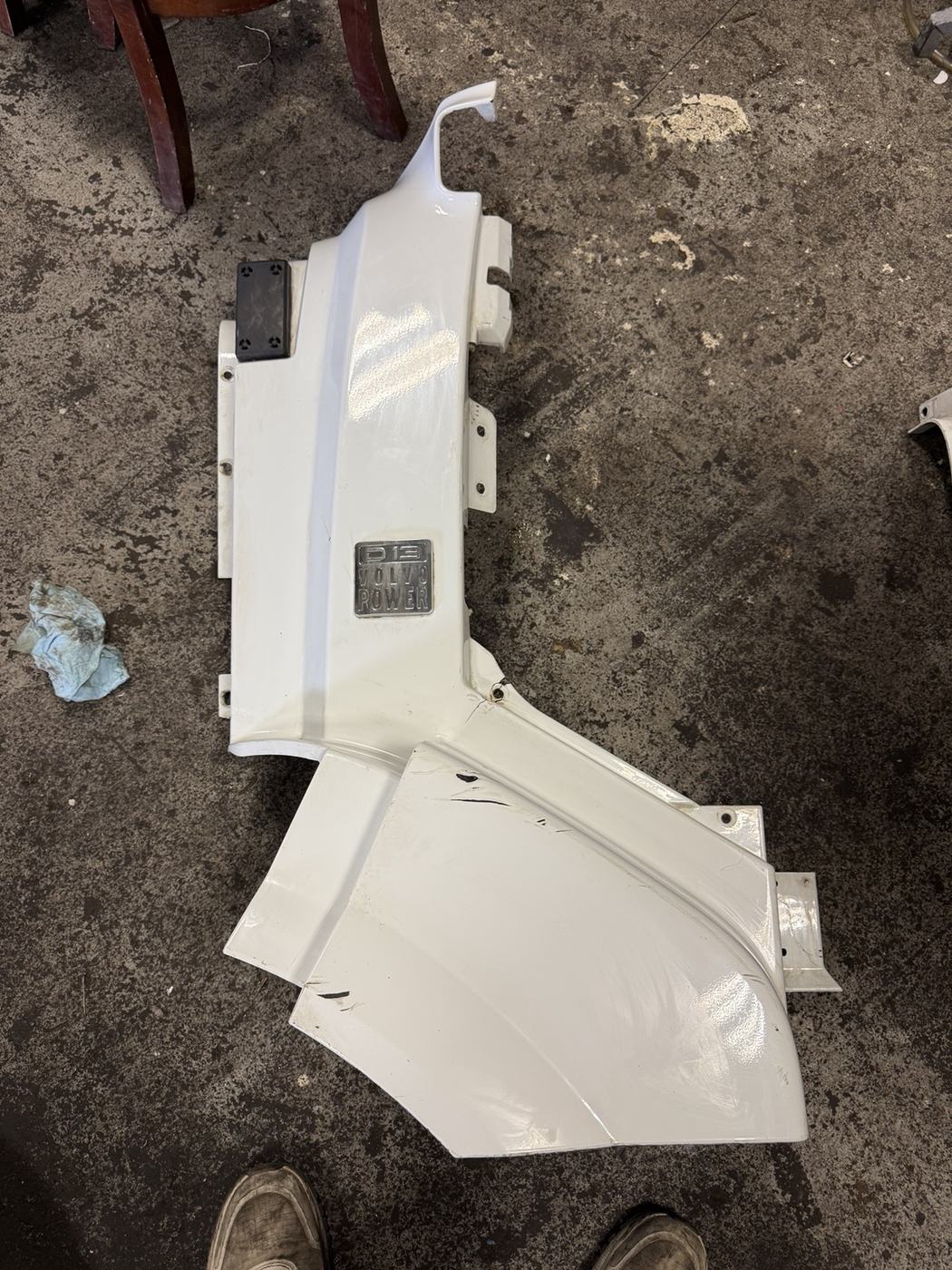 Volvo VNL White Headlight Pair #2